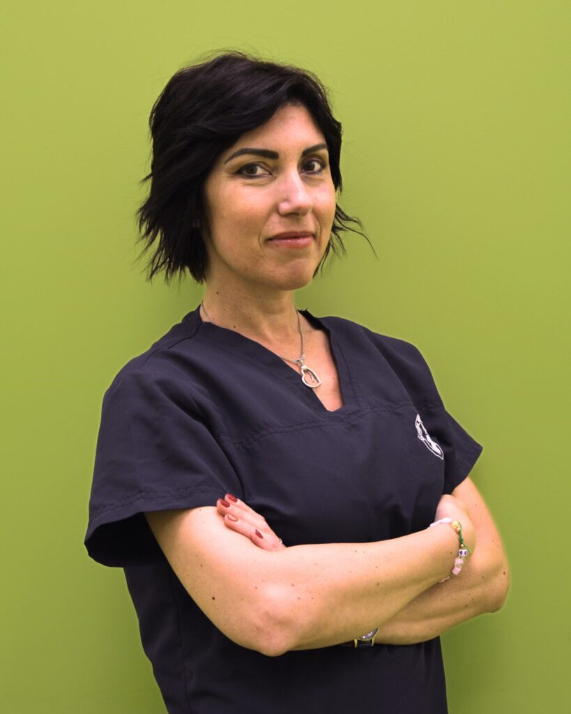 La Dott.ssa Mimosa Agnese Bonci medico veterinario della clinica veterinaria Sant'Anna